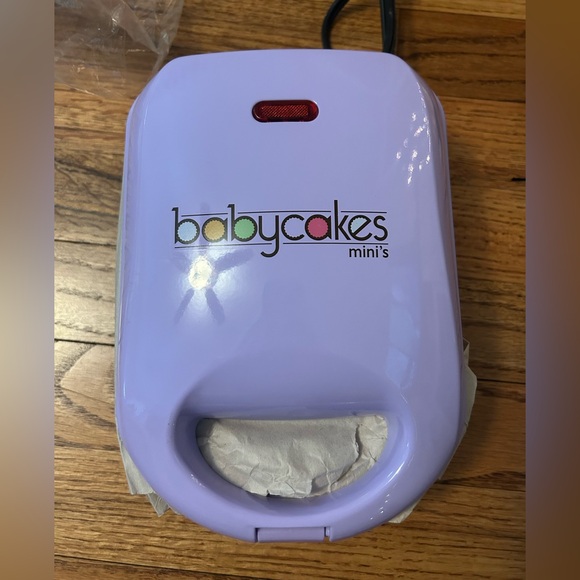 Babycakes Other - Babycakes Mini Cake Pop Maker
